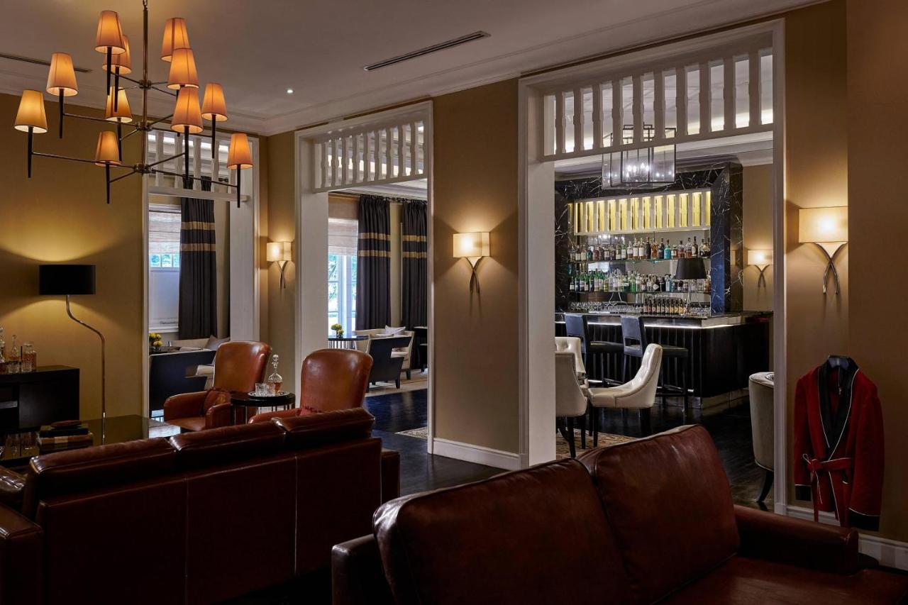 The Majestic Hotel Kuala Lumpur, Autograph Collection Eksteriør billede The bar at the hotel