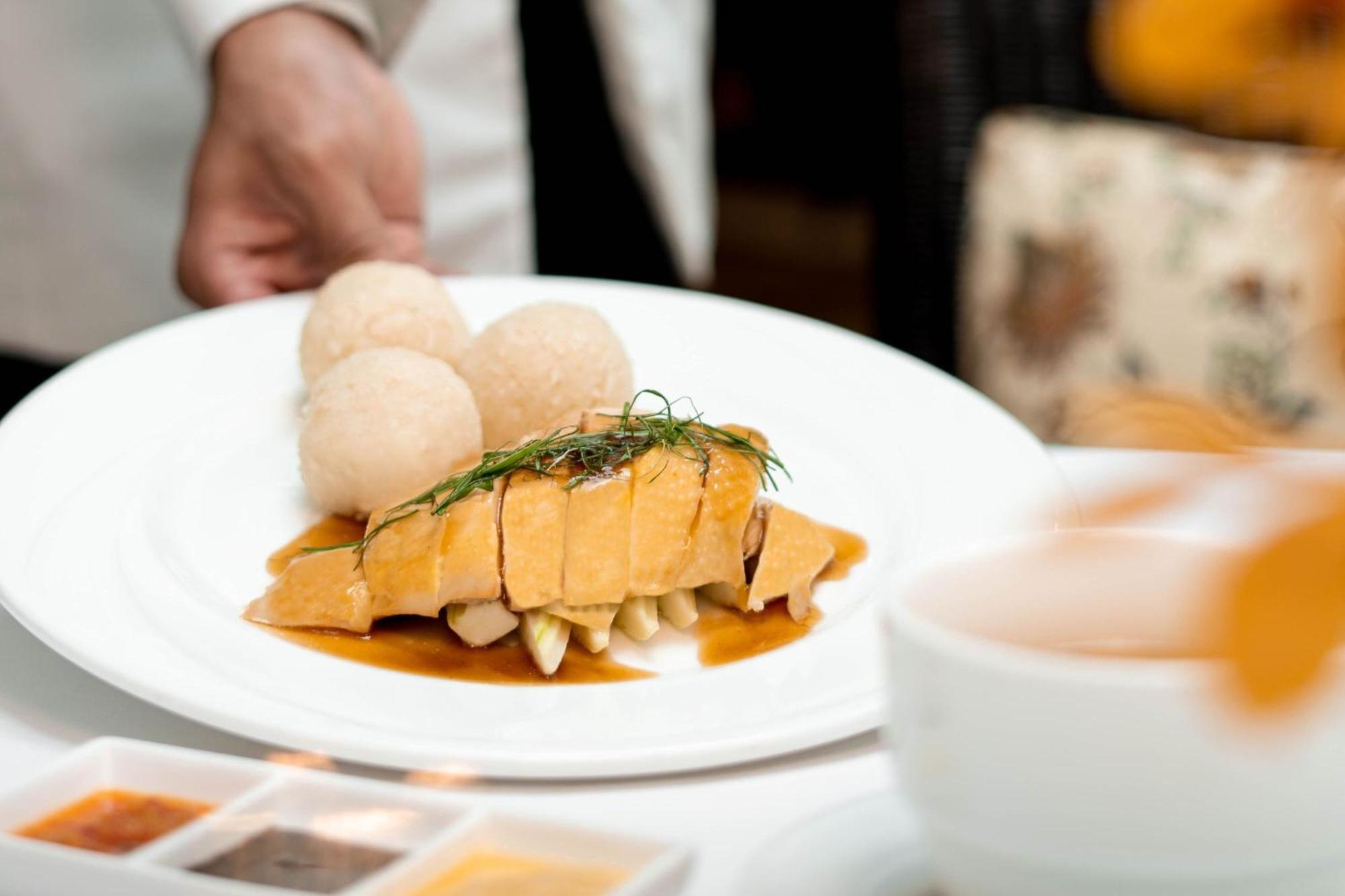 The Majestic Hotel Kuala Lumpur, Autograph Collection Eksteriør billede A plate of chicken and fish balls